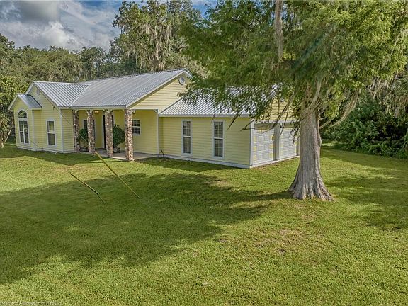 3rd image of 834 Racoon Ln
