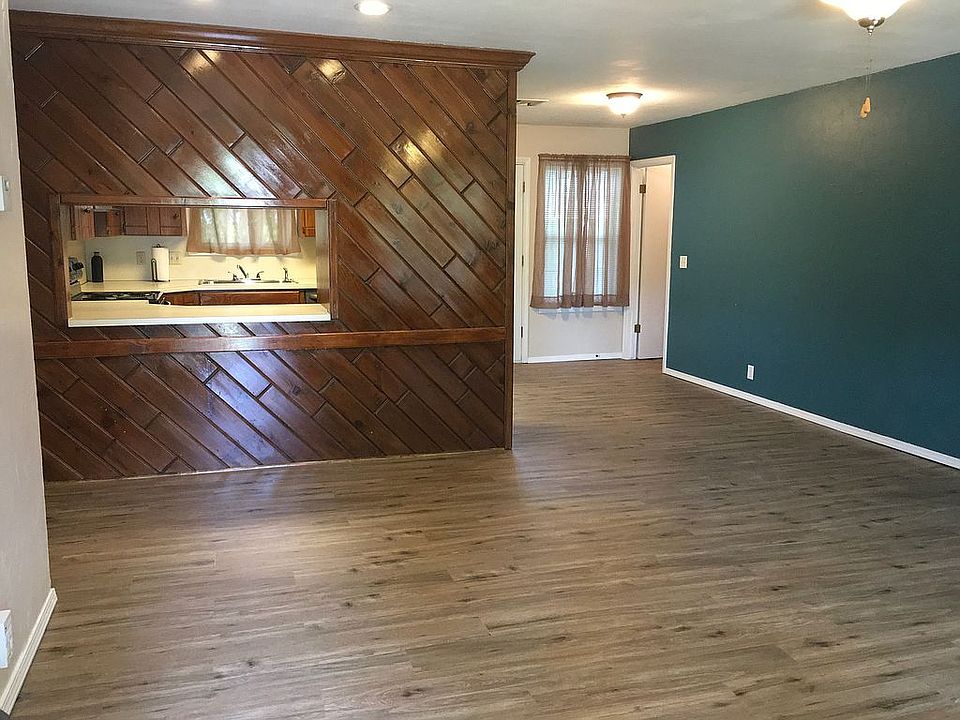 1st image of 2207 E Crestwood Dr