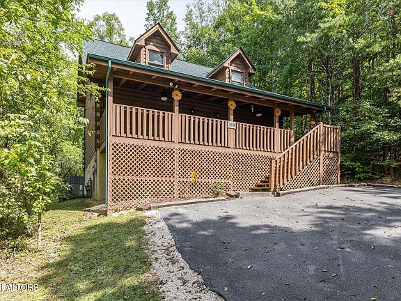2nd image of 413 Ogle Dr