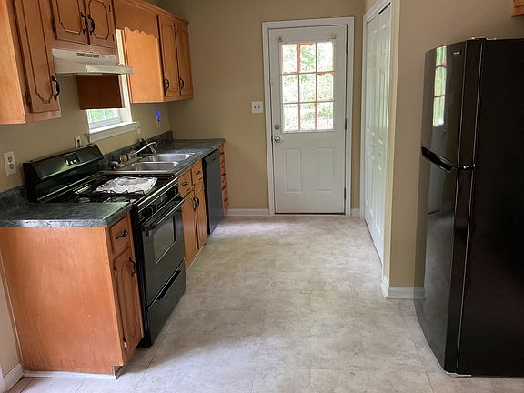 3rd image of 222 Shadow Wood Dr