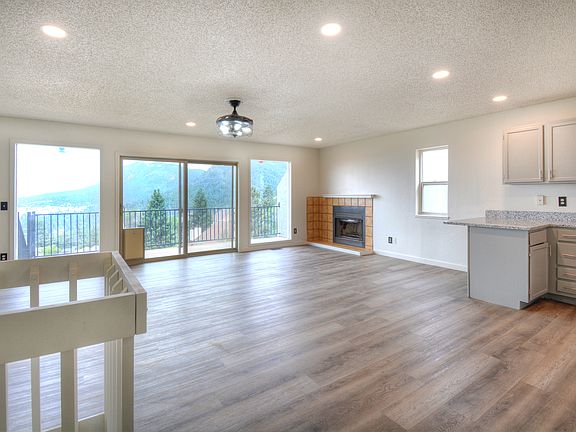 3rd image of 307 Brook St #4
