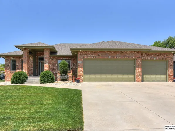20140 Douglas St, Elkhorn, NE 68022