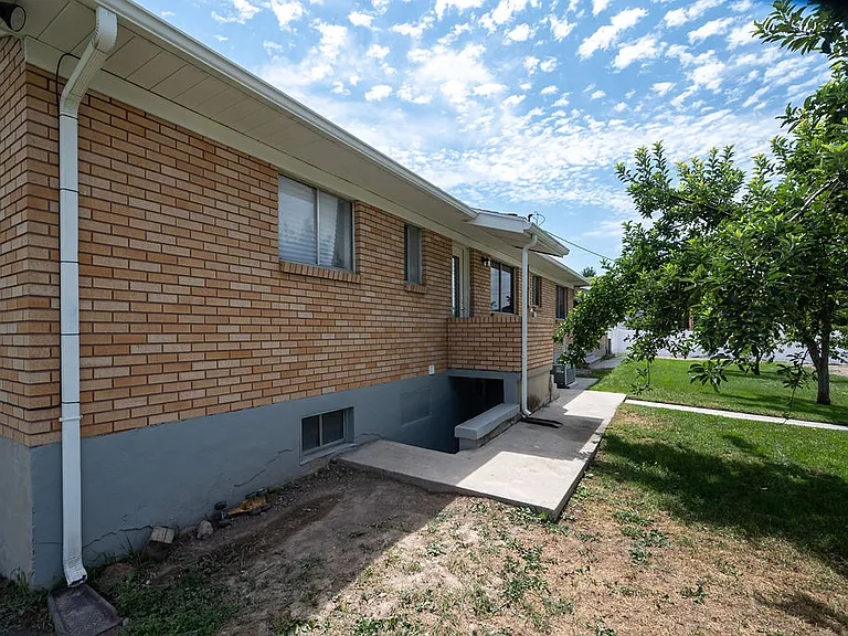 11044 S Temple Dr — Photo 29