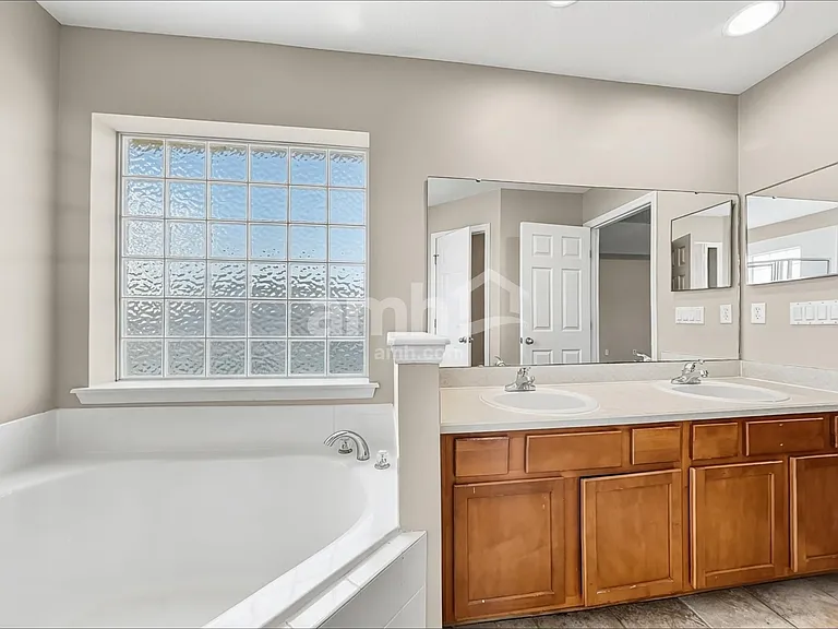 9243 Prosperity Lake Dr — Photo 12