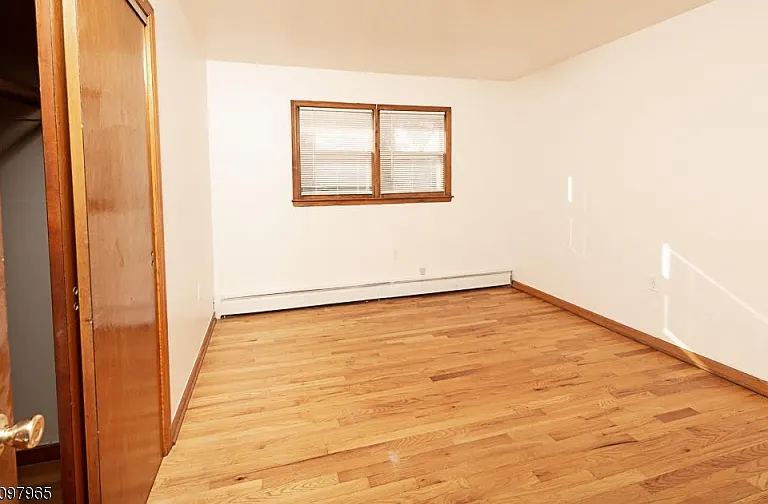 900 S Park Ave — Photo 8