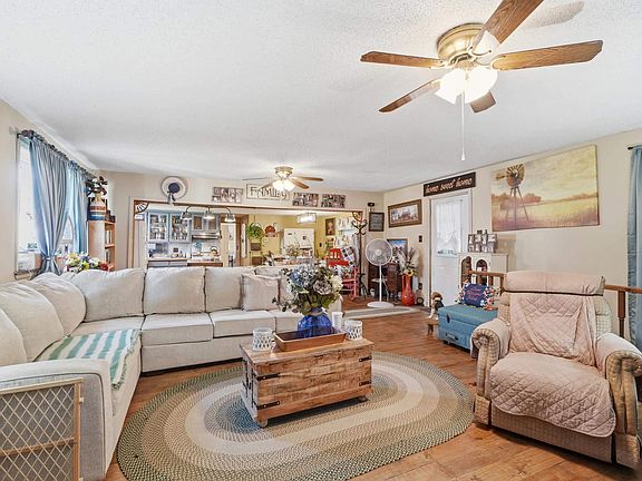 5th image of 49 Lake Forest Dr