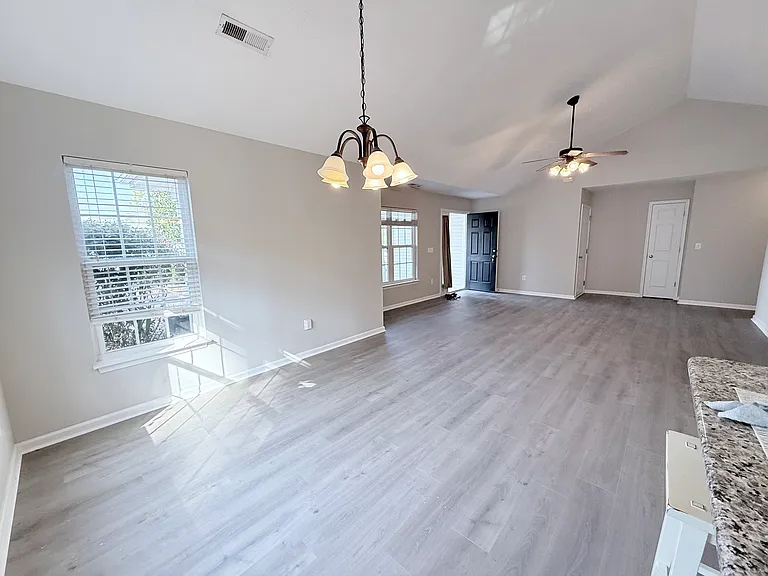 418 Callie Dr — Photo 5