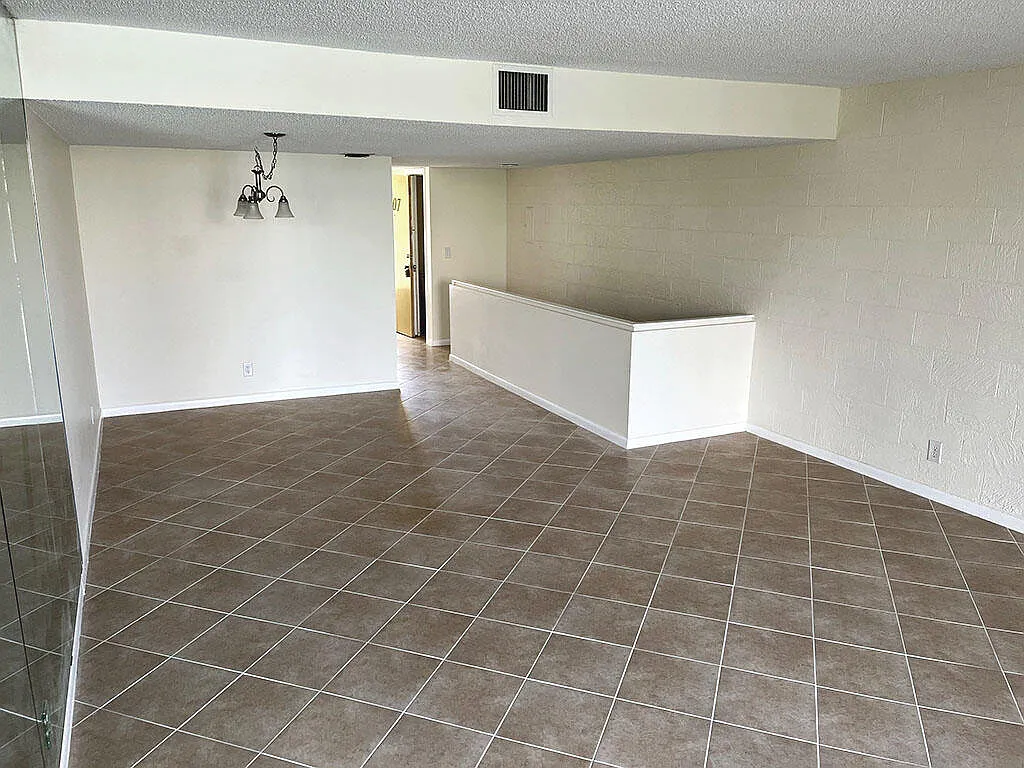 2 bed, 1.5 bath, 1068 sqft, $1,995 — Photo 3