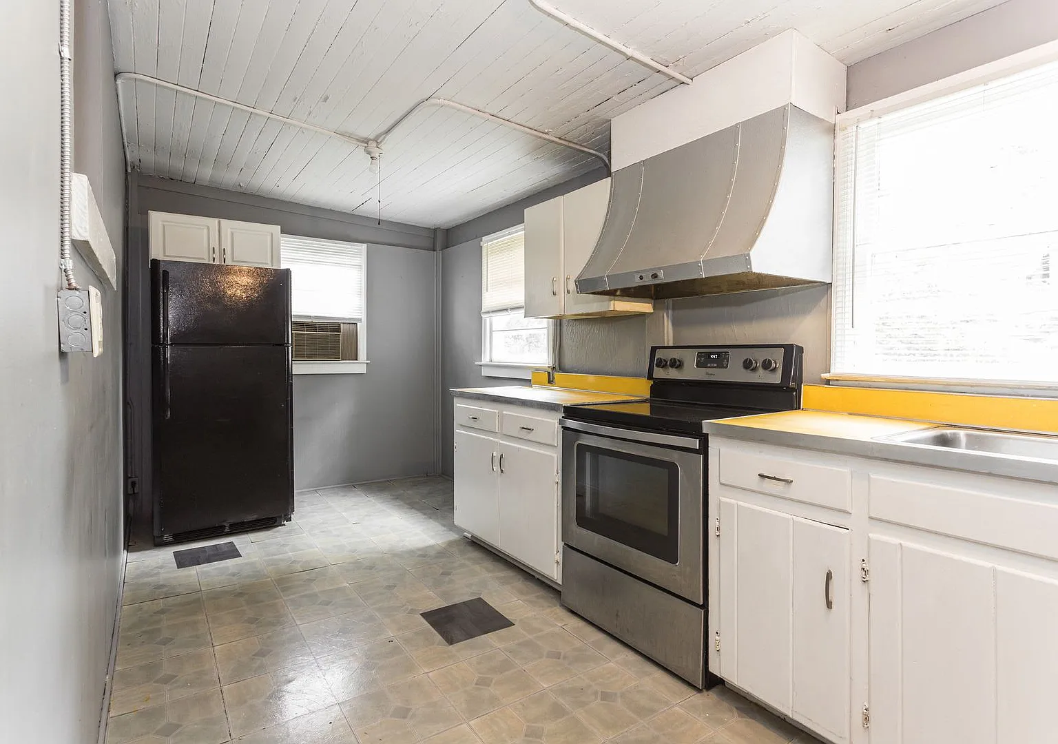 $200 Off First Months Rent | Your Ideal Classic Home — Photo 1