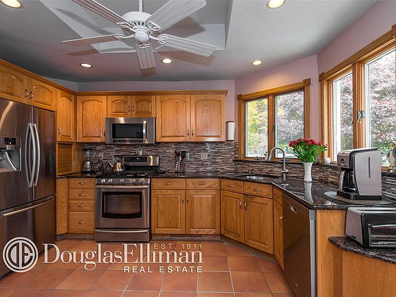 3rd image of 93 Bellecrest Ave