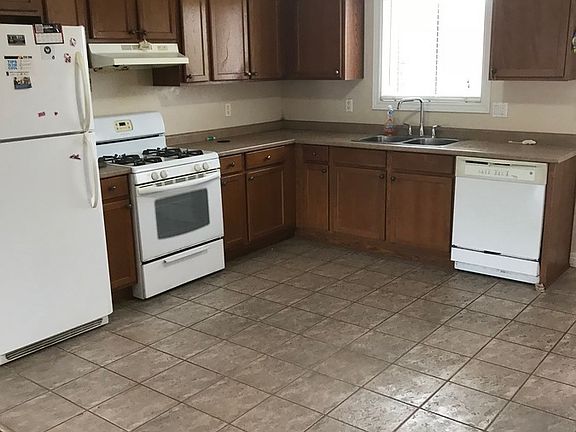 3rd image of 2171 McKay Ave