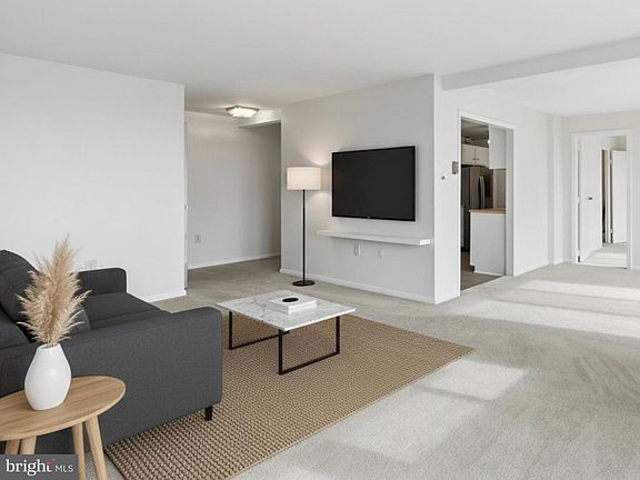 5th image of 10201 Grosvenor Pl APT 1001
