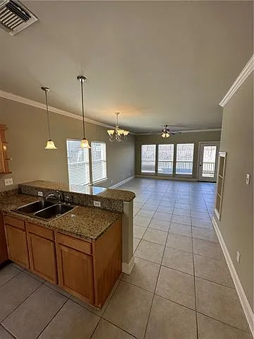 336 Lismore Ln — Photo 3