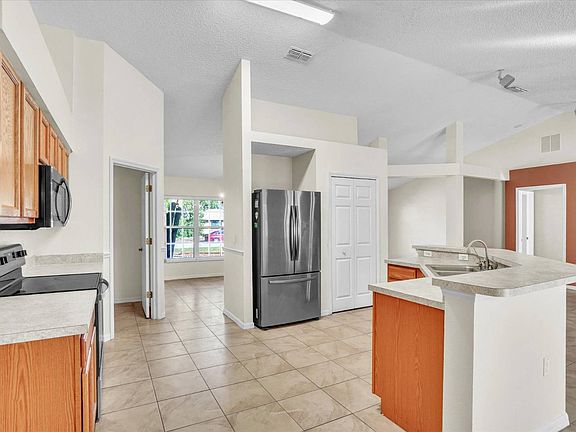 3rd image of 1877 N Merrick Dr