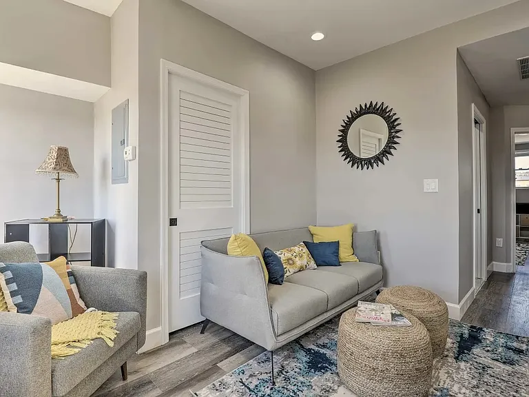 941 Brooks Ln #3 — Photo 2