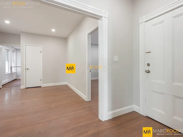 106 Byron St #1 — Photo 3