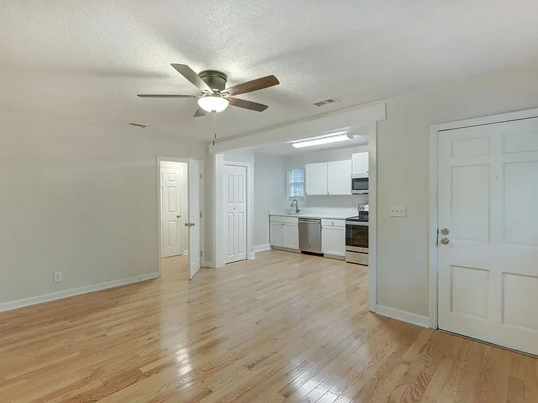 1210 E 54th St Duplex — Photo 14