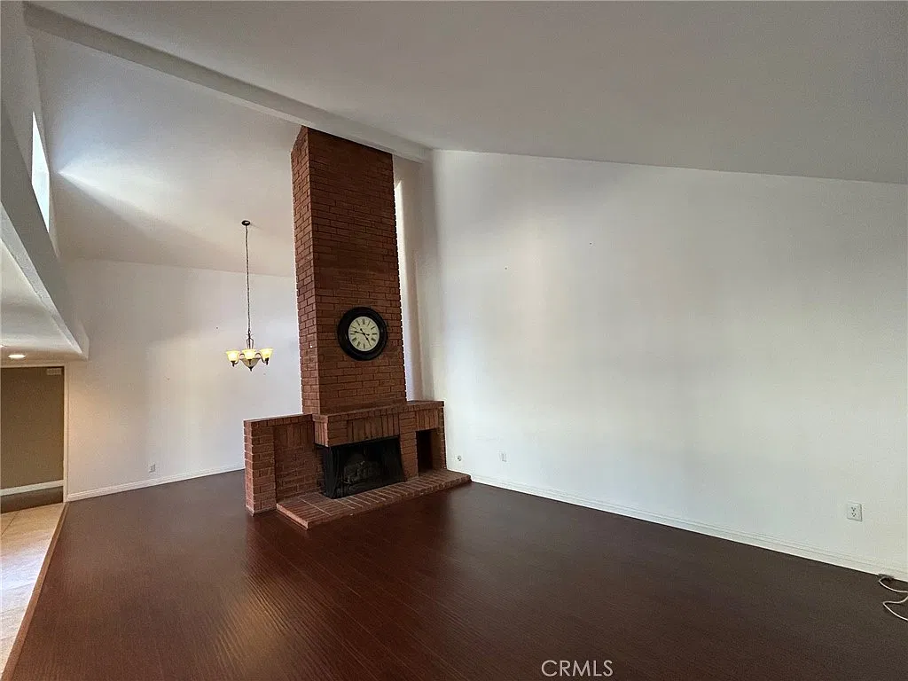 3 bed, 1702 sqft, $5,300 — Photo 4