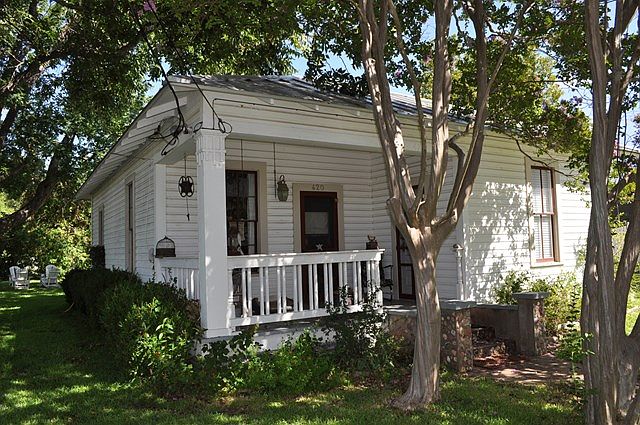 1st image of 420 S Milam St