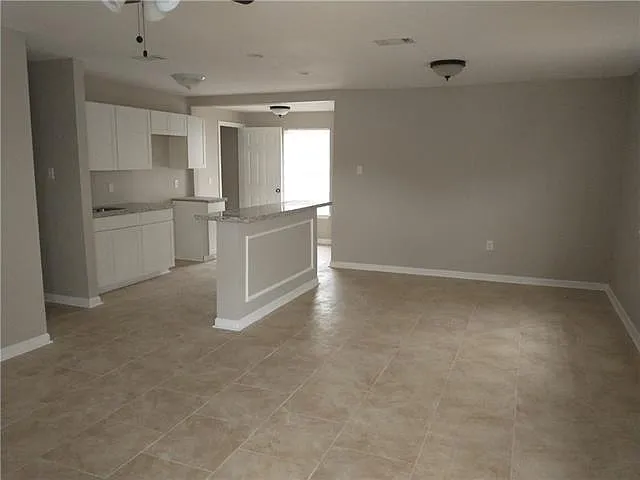 3 bed, 2.0 bath, 1000 sqft, $1,575 — Photo 2