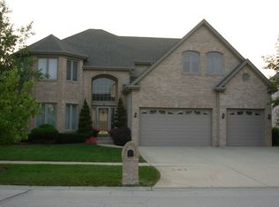 50 Cardinal Ln, Roselle, IL 60172