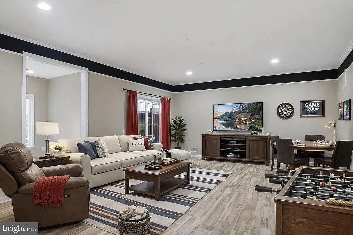 4 bed, 5.0 bath, 2984 sqft, $3,300 — Photo 3