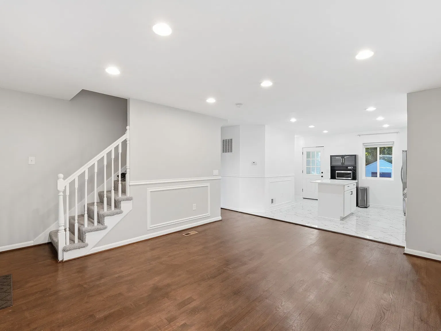3 bed, 2.5 bath, 1674 sqft, $3,950 — Photo 3