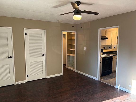 4th image of 1527 Center Granview Dr