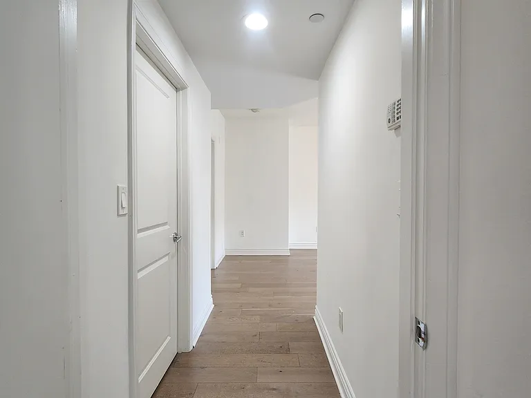 147 S Doheny Dr #102 — Photo 22