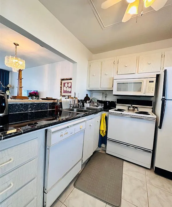 1391 S Ocean Blvd #806