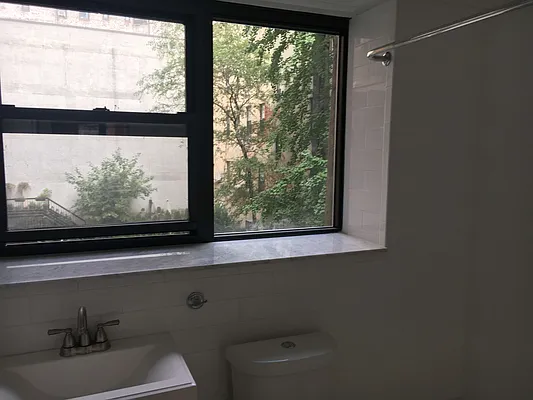 Rented by Avi Realty Manhattan | media 23