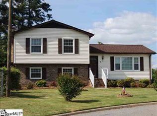 4 Willowtree Ct, Simpsonville, SC 29680