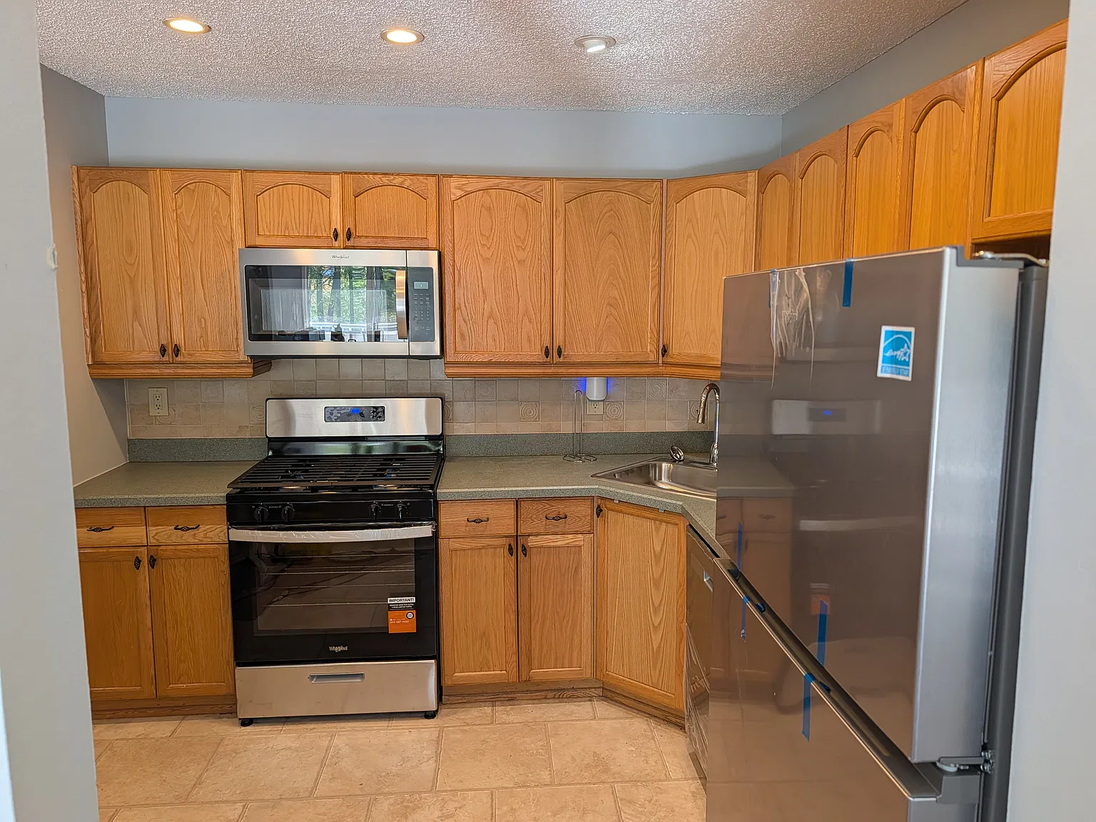 2 bed, 1100 sqft, $2,200 — Photo 3