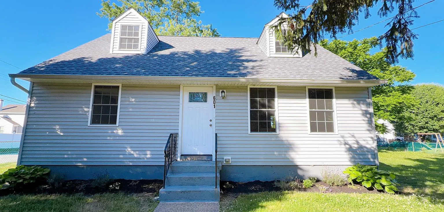 3 bed, 1188 sqft, $2,700 — Photo 1