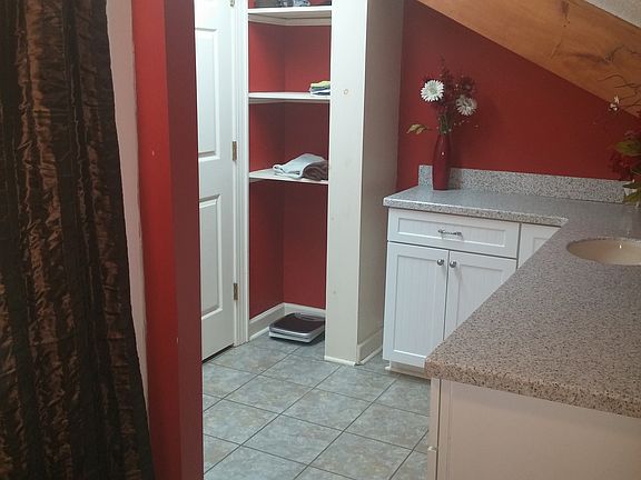 Main Upstairs Bathroom