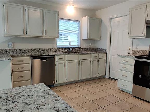 5th image of 3380 Balsam Dr