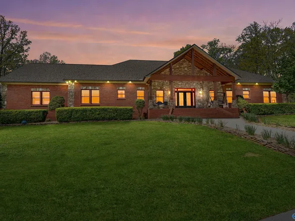 1020 Blowing Cave Rd, Gurley, AL 35748