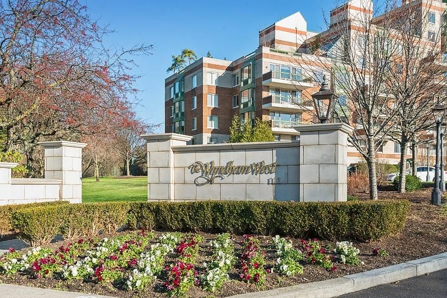 Luxury living in the heart of Garden City convenient to shops, restaurants, library, houses of worship and LIRR Garden City train station.