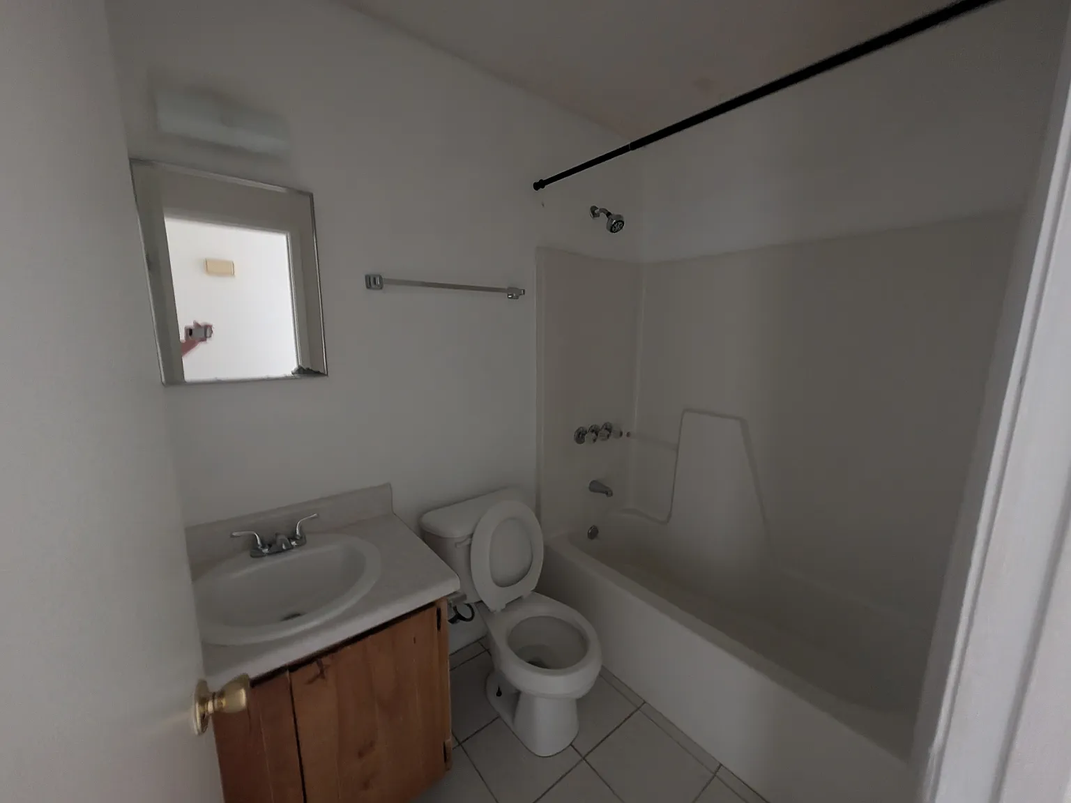 3 bed, 1.5 bath, 1025 sqft, $1,650 — Photo 3