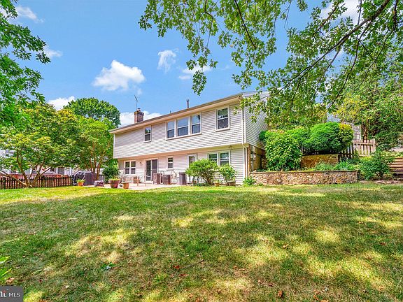3rd image of 12217 Oakwood Dr
