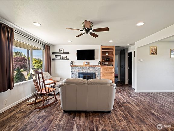 5th image of 576 SE 5th Avenue