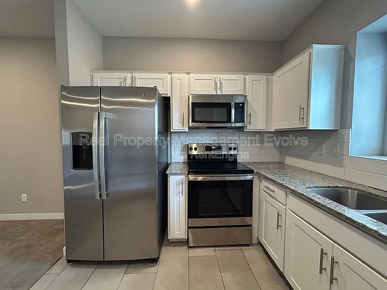 2244 W Laurie Ln — Photo 17
