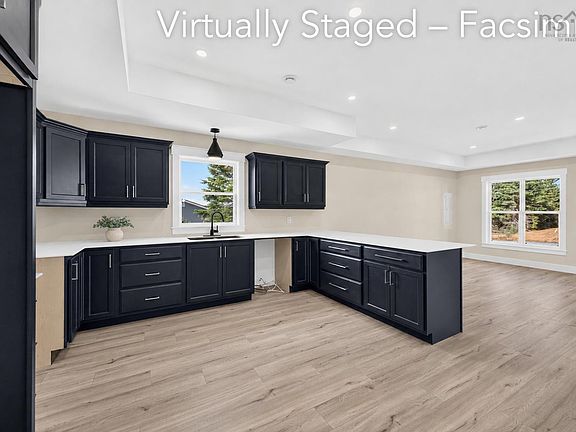 5th image of 31 Longview Dr