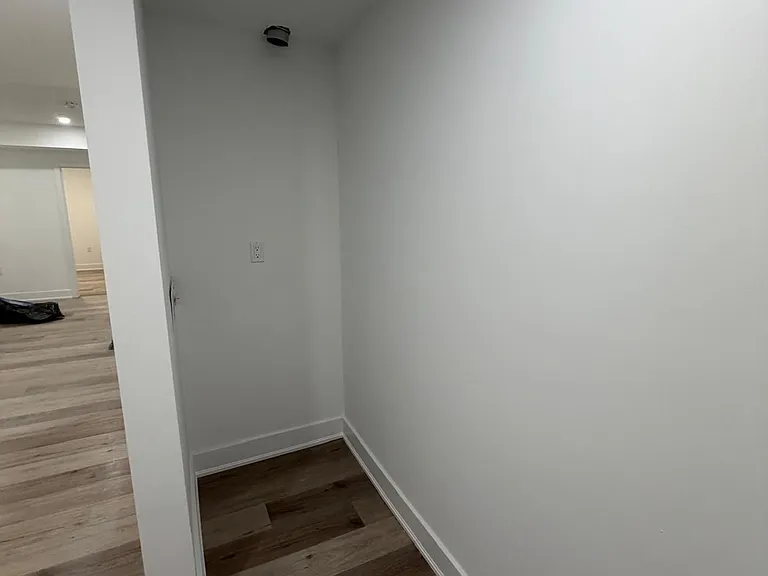 1612 Capri Cres #LOWER — Photo 14