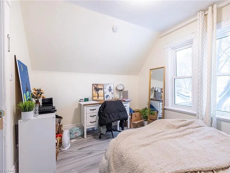 960 Richmond St — Photo 22