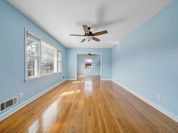 4th image of 5001 Hildebrand Rd NW