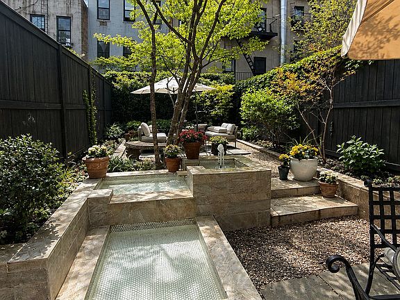 3rd image of 452 W 44th St