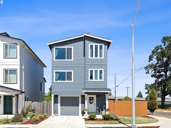 1033 E Ginger Root Ct, Newberg, OR 97132