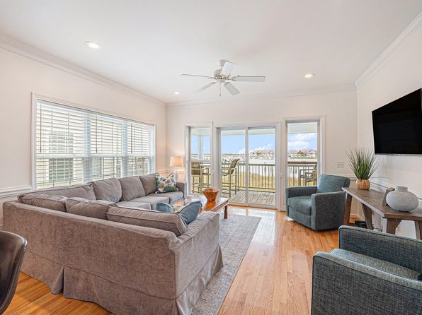 126 2nd St W, Folly Beach, SC 29439