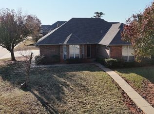 6321 Woodcreek Dr, Warr Acres, OK 73122